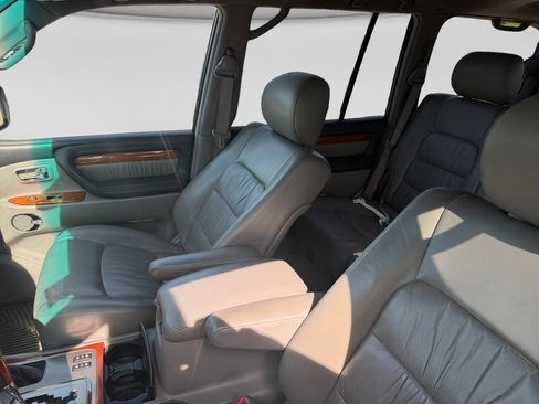 Used 2004 Lexus LX 470 4WD w/ Preferred Accessory Pkg image 23