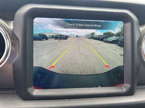 Used 2023 Jeep Gladiator Overland image 14