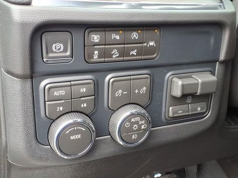 New 2026 Chevrolet Suburban Premier w/ Sun And Tow Package AWD/4WD image 21