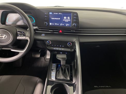 Certified 2025 Hyundai Elantra Hybrid FWD image 16