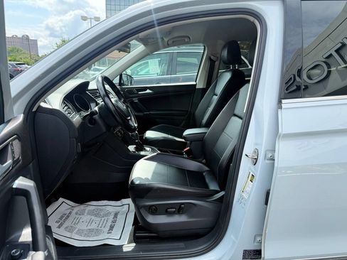 Used 2018 Volkswagen Tiguan SE w/ 18" Alloy Wheels Package FWD image 10