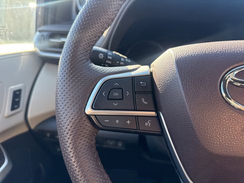 Used 2024 Toyota Sienna Platinum image 12