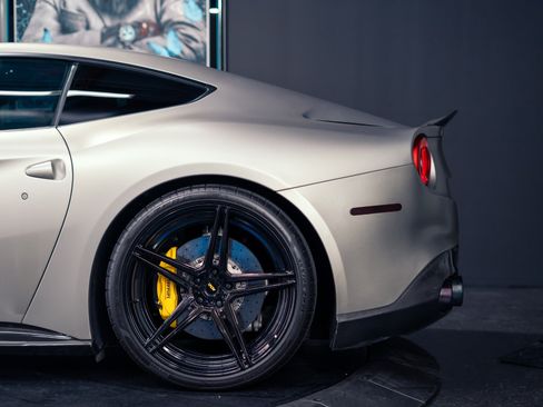 Used 2015 Ferrari F12 Berlinetta RWD image 23