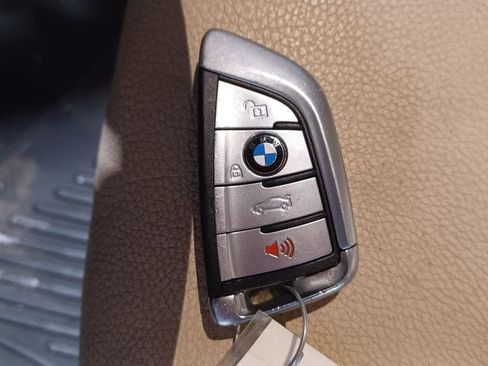 Used 2019 BMW 530e xDrive w/ Convenience Package image 10