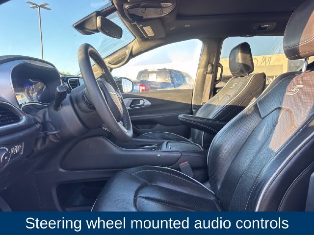 Used 2025 Chrysler Pacifica Limited FWD image 19