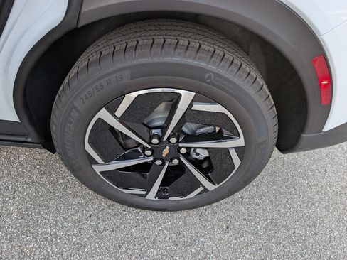 New 2026 Chevrolet Equinox EV LT image 9