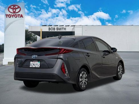 Used 2021 Toyota Prius Prime LE image 6