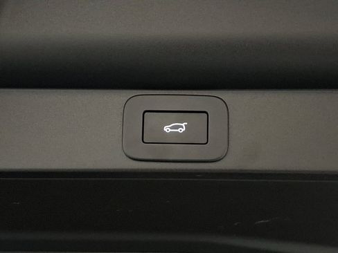 Certified 2024 Land Rover Range Rover SE image 29