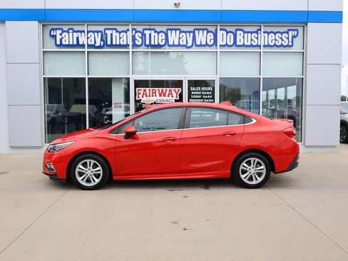 Used 2017 Chevrolet Cruze LT w/ Convenience Package FWD image 7