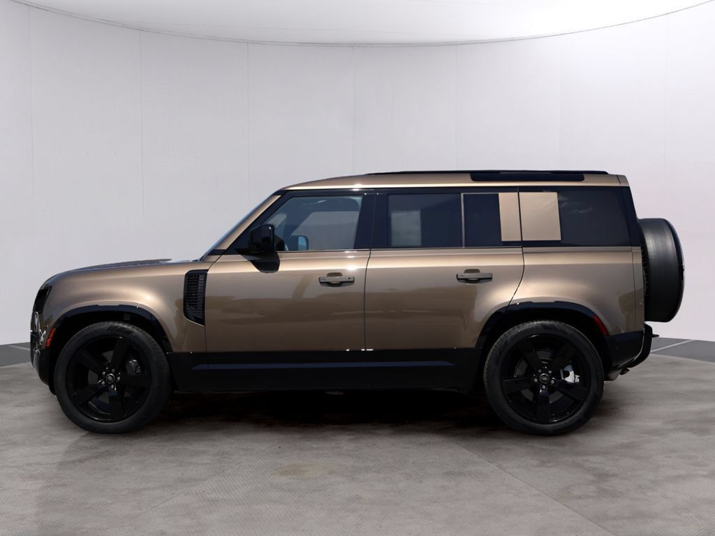 Certified 2025 Land Rover Defender 110 X-Dynamic SE AWD/4WD image 4