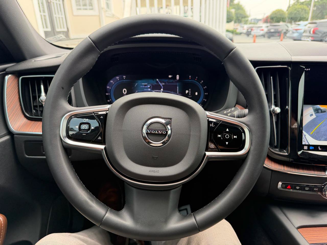 Used 2023 Volvo XC60 B5 Plus AWD/4WD image 9