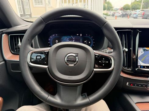 Used 2023 Volvo XC60 B5 Plus AWD/4WD image 9