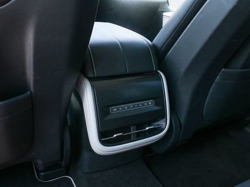 Used 2024 Lincoln Nautilus Premier AWD/4WD image 30