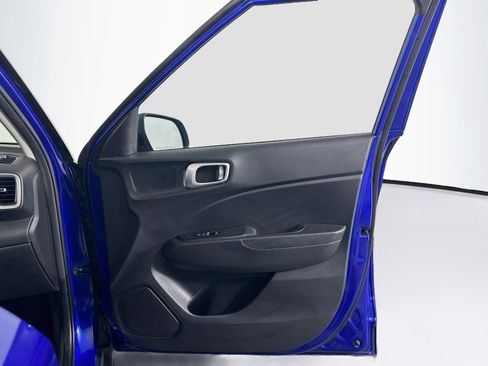 Used 2025 Hyundai Venue SEL FWD image 32