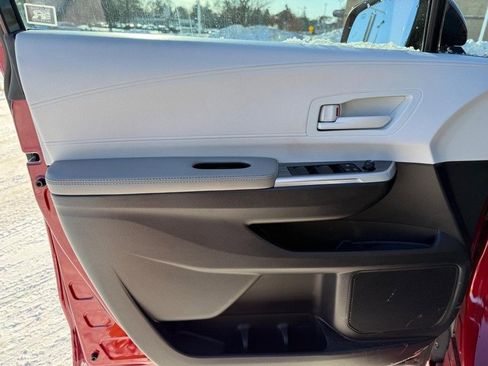 Used 2025 Toyota Sienna LE image 20
