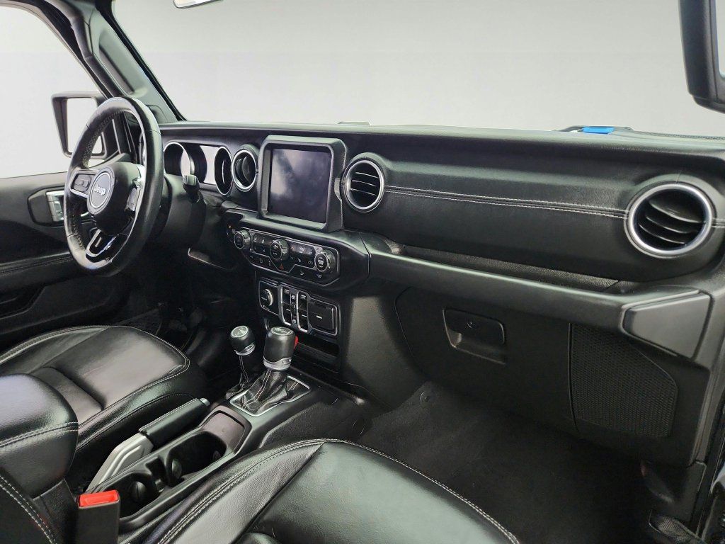 Used 2018 Jeep Wrangler Unlimited Sahara AWD/4WD image 27