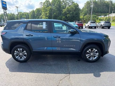 Used 2026 Chevrolet Equinox LT AWD/4WD image 3