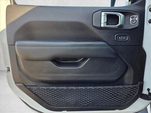 Used 2019 Jeep Wrangler Unlimited Sahara AWD/4WD image 10