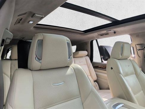 Used 2021 Cadillac Escalade Premium Luxury Platinum AWD/4WD image 21