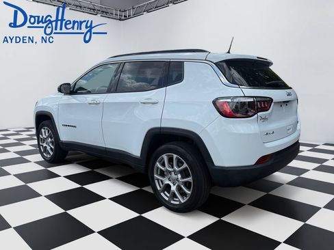 Used 2022 Jeep Compass Latitude AWD/4WD image 3