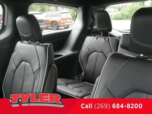 New 2027 Chrysler Pacifica Limited FWD image 42
