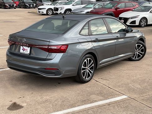 Used 2025 Volkswagen Jetta Sport image 5