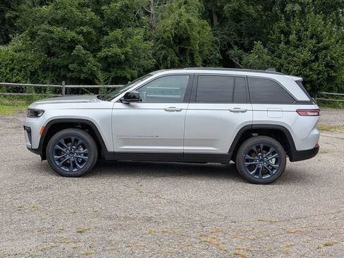 New 2026 Jeep Grand Cherokee Limited AWD/4WD image 6