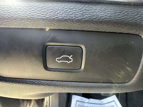 Used 2023 Volvo XC60 B5 Core image 13