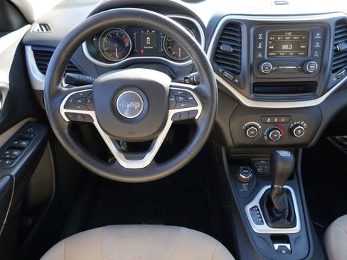 Used 2016 Jeep Cherokee Sport image 20