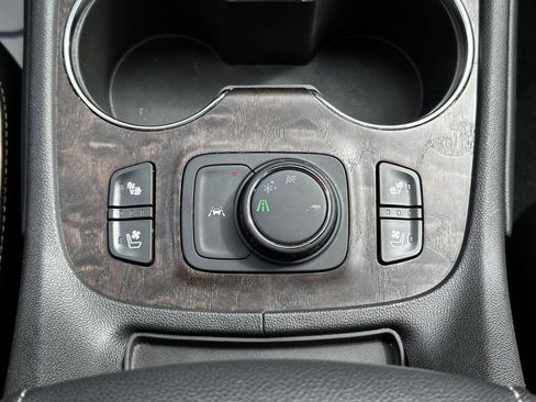 Used 2023 GMC Acadia Denali w/ Denali Ultimate Package FWD image 29