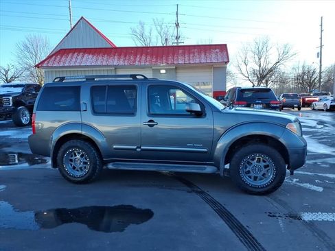 Used 2005 Nissan Pathfinder SE Off-Road RWD image 6