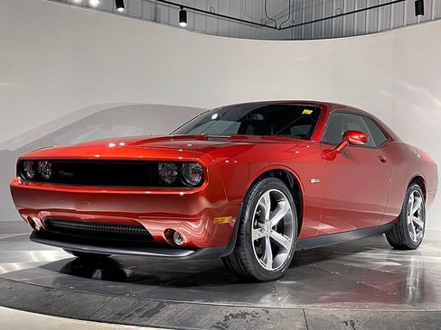 Used 2014 Dodge Challenger SXT image 26