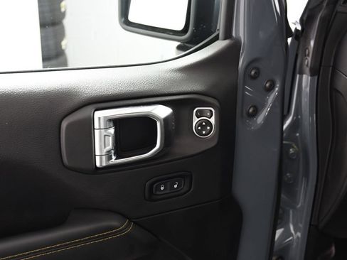 Used 2025 Jeep Wrangler Unlimited Sahara AWD/4WD image 15