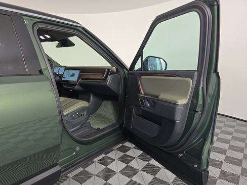 Used 2023 Rivian R1S Adventure AWD/4WD image 15