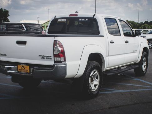 Used 2015 Toyota Tacoma PreRunner w/ SR5 Package RWD image 32