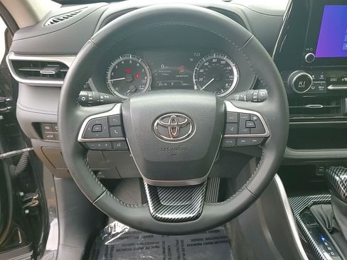 Certified 2023 Toyota Highlander LE image 22