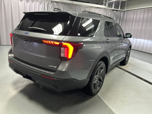 Used 2025 Ford Explorer ST-Line w/ ST-Line Street Pack image 7