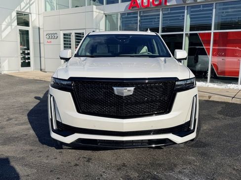 Used 2024 Cadillac Escalade ESV Sport Platinum w/ LPO, ONYX Package image 9