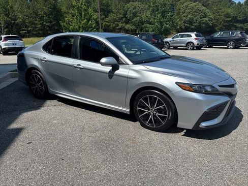 Used 2024 Toyota Camry SE FWD image 3
