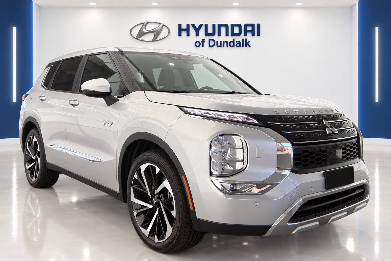 Used 2025 Mitsubishi Outlander SE AWD/4WD image 3