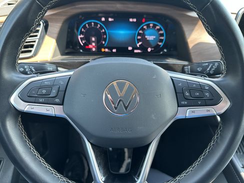 Used 2025 Volkswagen Atlas SE AWD/4WD image 12