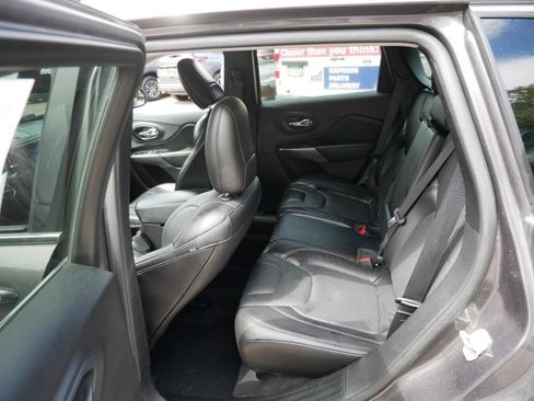 Used 2021 Jeep Cherokee Latitude Lux w/ Comfort/Convenience Group AWD/4WD image 10