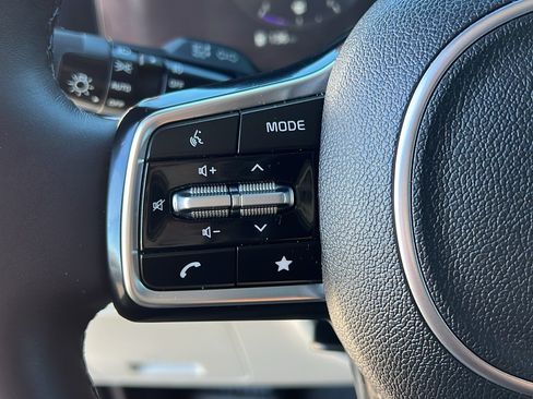 Used 2023 Kia Carnival SX Prestige FWD image 25