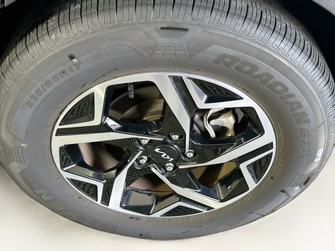 Used 2025 Kia Sportage LX FWD image 11