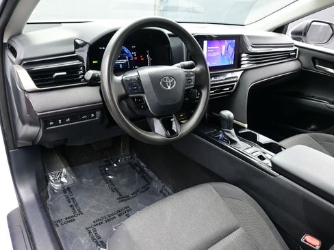 Used 2025 Toyota Camry LE image 12