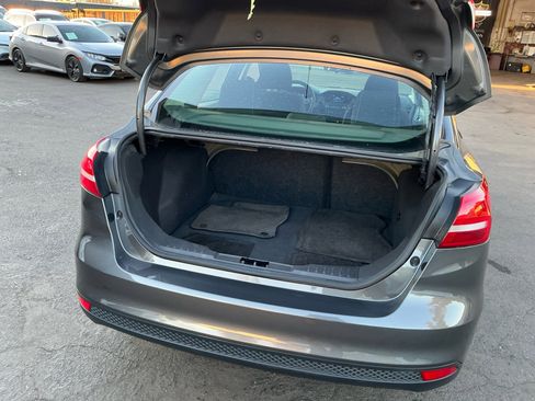 Used 2018 Ford Focus SE w/ SE Appearance Package image 27