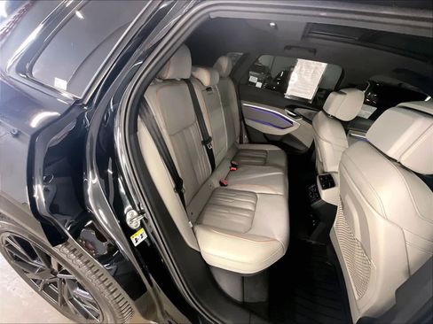 Used 2023 Audi e-tron Chronos w/ Chronos Package image 28