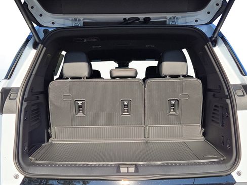 New 2026 Chevrolet Traverse High Country image 9