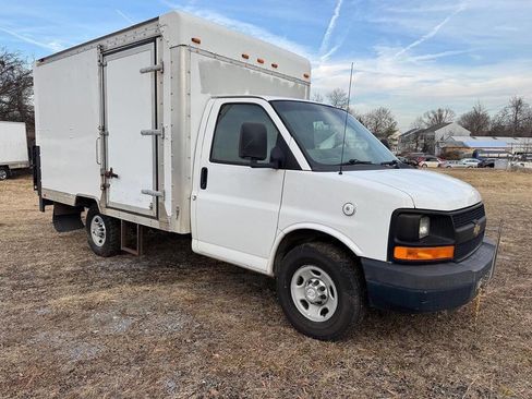 Used 2014 Chevrolet Express 3500 image 2