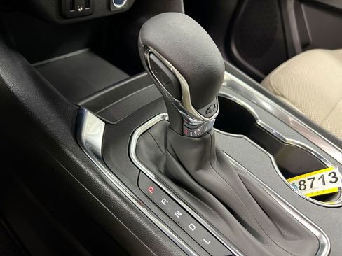 Used 2023 Chevrolet Traverse LS image 16